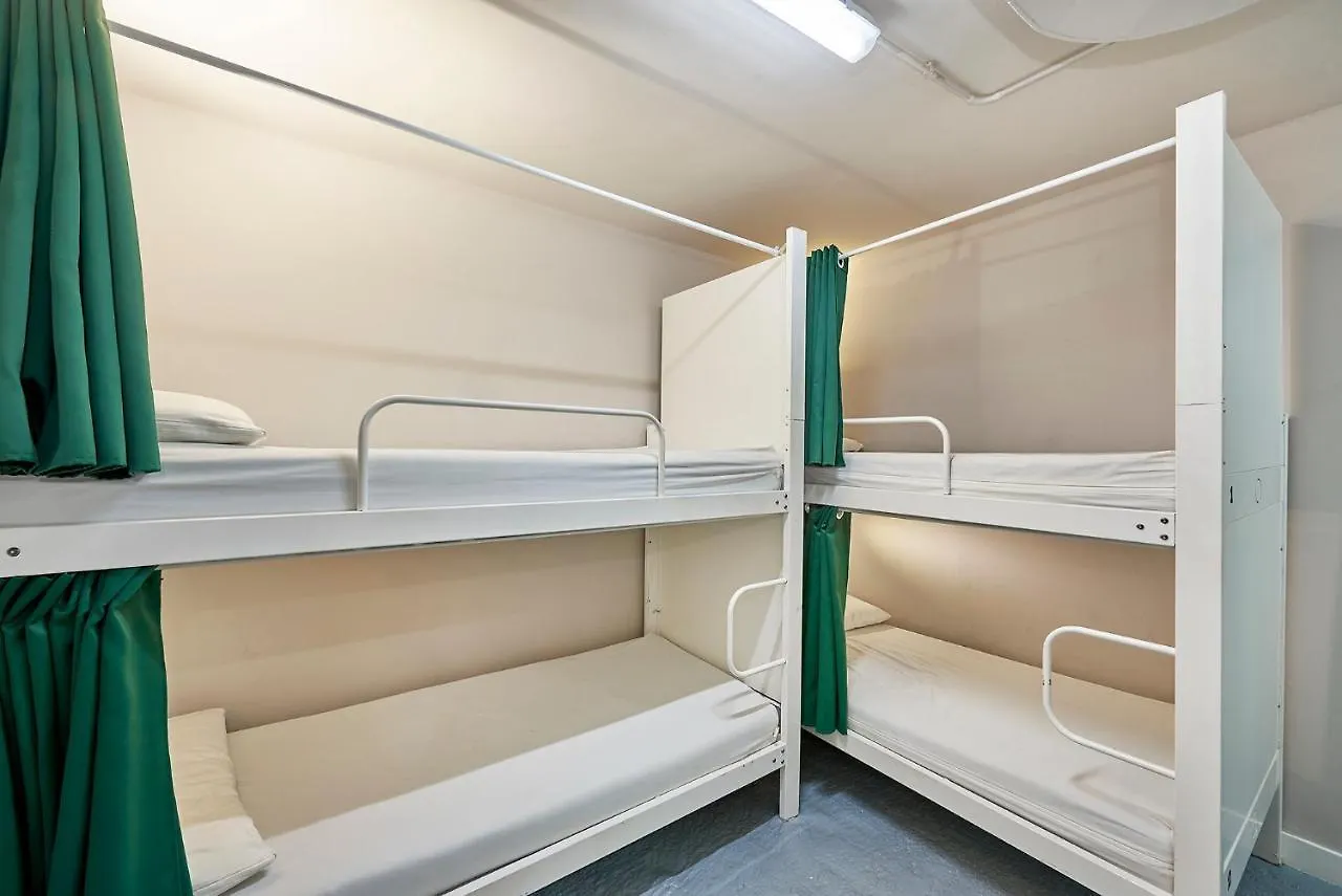 Hola Hostal Eixample Barcelona