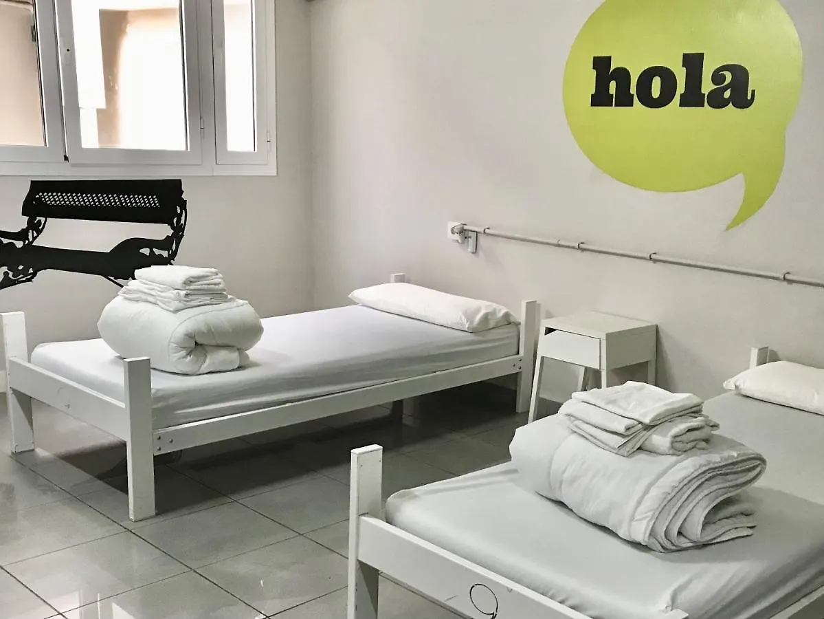Hola Hostal Eixample Barcelona Hostel