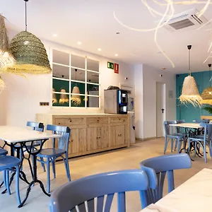 2* Гостевой дом Yomo Bcn Port